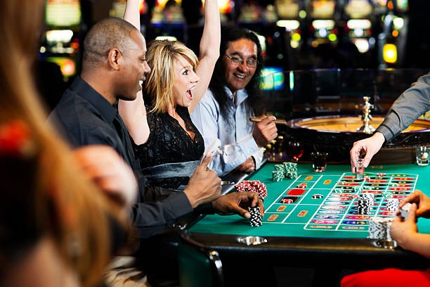 American Roulette wheel layout with 38 pockets and live dealer setup